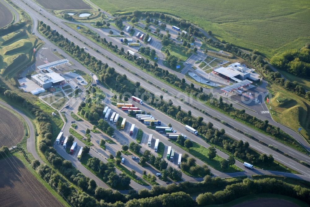 Kirchworbis from the bird's eye view: Routing and traffic lanes during the motorway service station and parking lot of the BAB A 38 in Kirchworbis in the state Thuringia, Germany