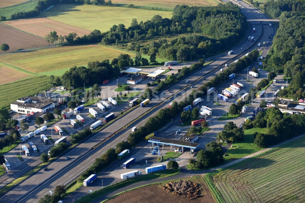 Aerial photograph Knüllwald - Routing and traffic lanes during the motorway service station and parking lot of the BAB A7 in Knuellwald in the state Hesse, Germany