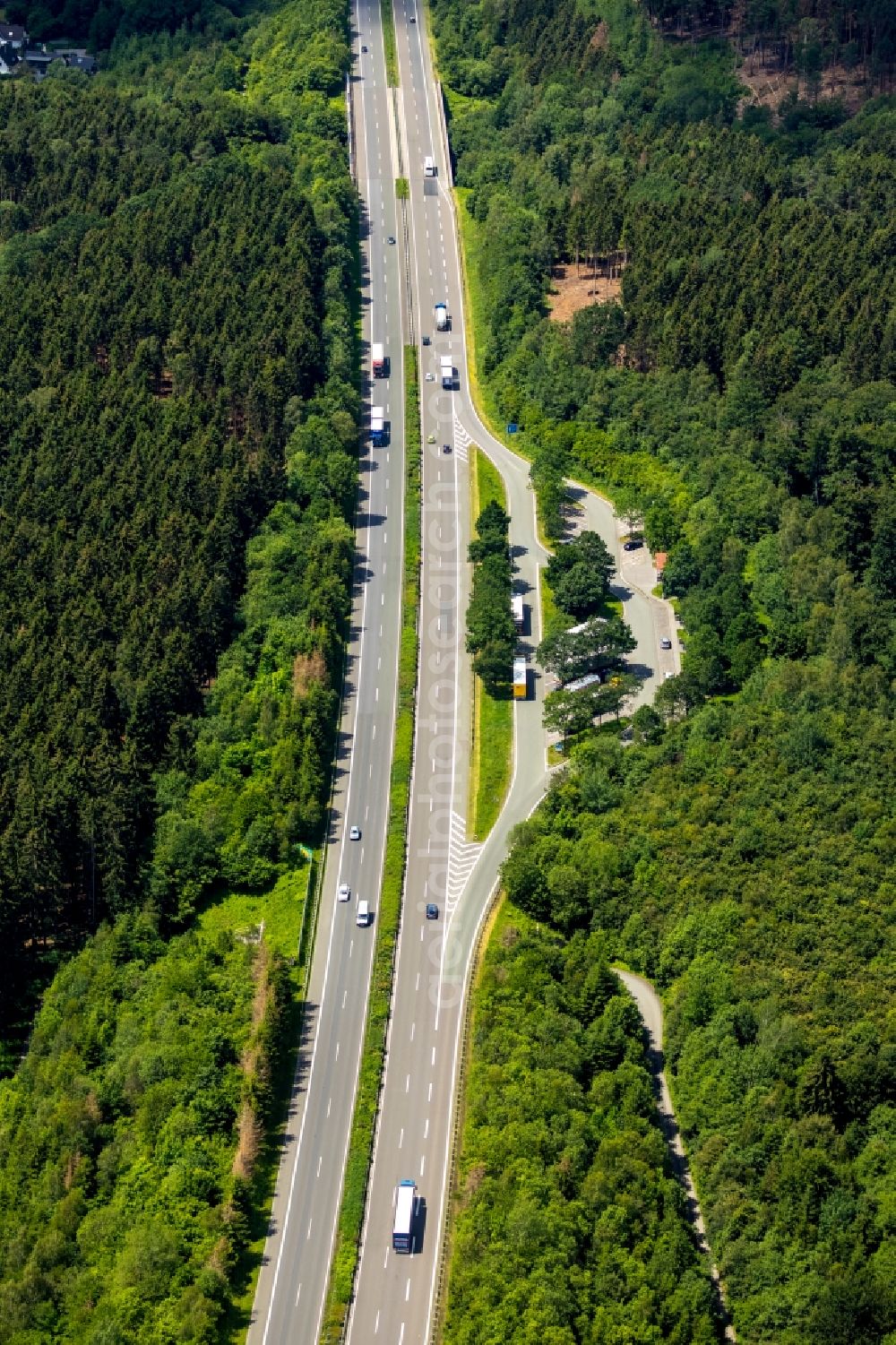 Arnsberg from above - Routing and traffic lanes during the motorway service station and parking lot of the BAB A 46 in the district Bruchhausen in Arnsberg in the state North Rhine-Westphalia, Germany