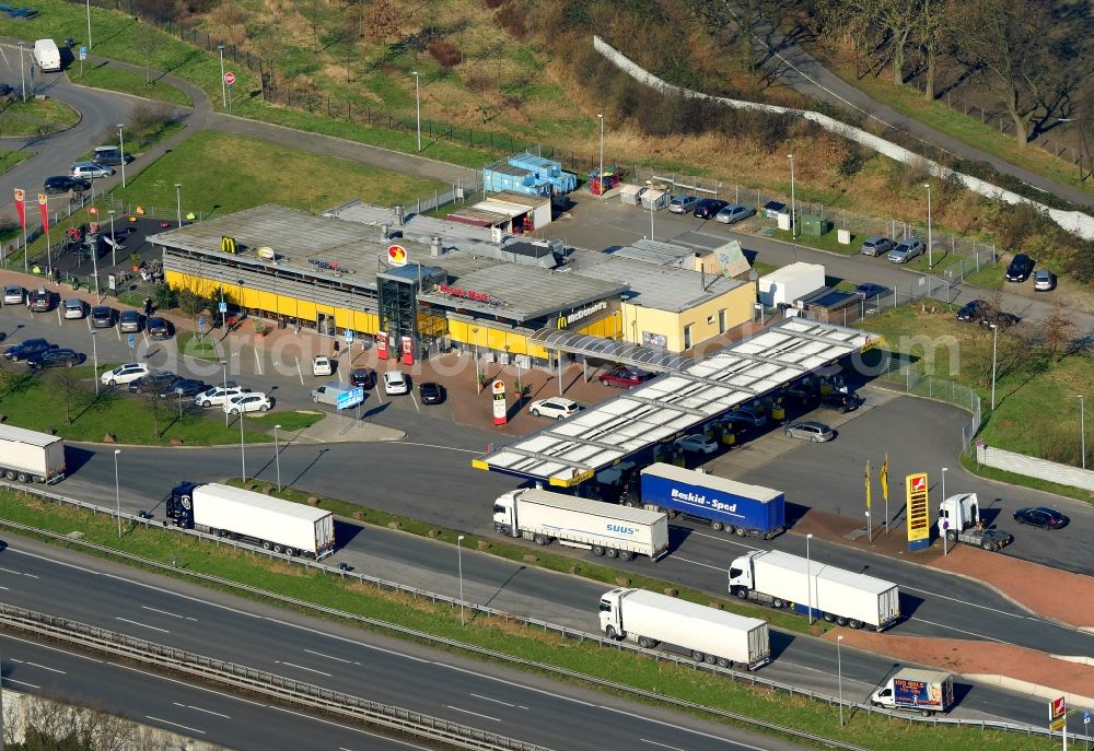 Gelsenkirchen from above - Lorries - parking spaces at the highway rest stop and parking of the BAB A2 Rasthof Resser Mark in Gelsenkirchen in the state North Rhine-Westphalia