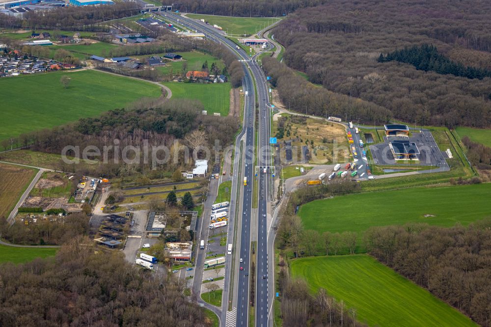 Emmerich am Rhein from above - Motorway service area at the edge of the motorway BAB 3 in Emmerich am Rhein, in the state of North Rhine-Westphalia, Germany