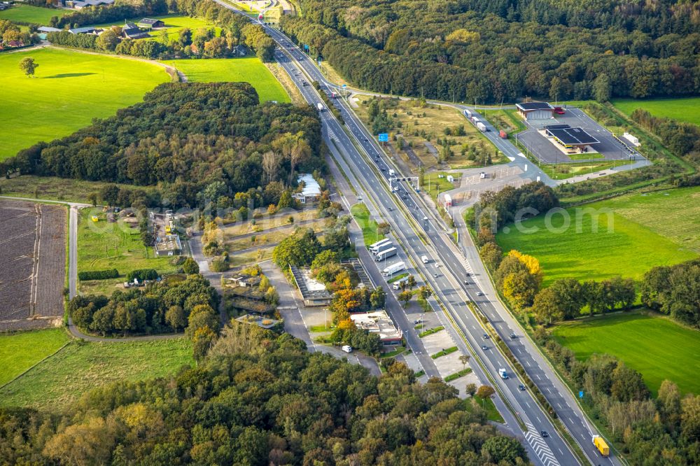 Emmerich am Rhein from the bird's eye view: Motorway service area at the edge of the motorway BAB 3 in Emmerich am Rhein, in the state of North Rhine-Westphalia, Germany