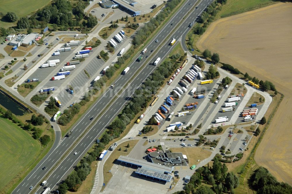 Mittenwalde from the bird's eye view: Motorway service area on the edge of the course of BAB highway 10 E30 Am Fichtenplan in Mittenwalde in the state Brandenburg