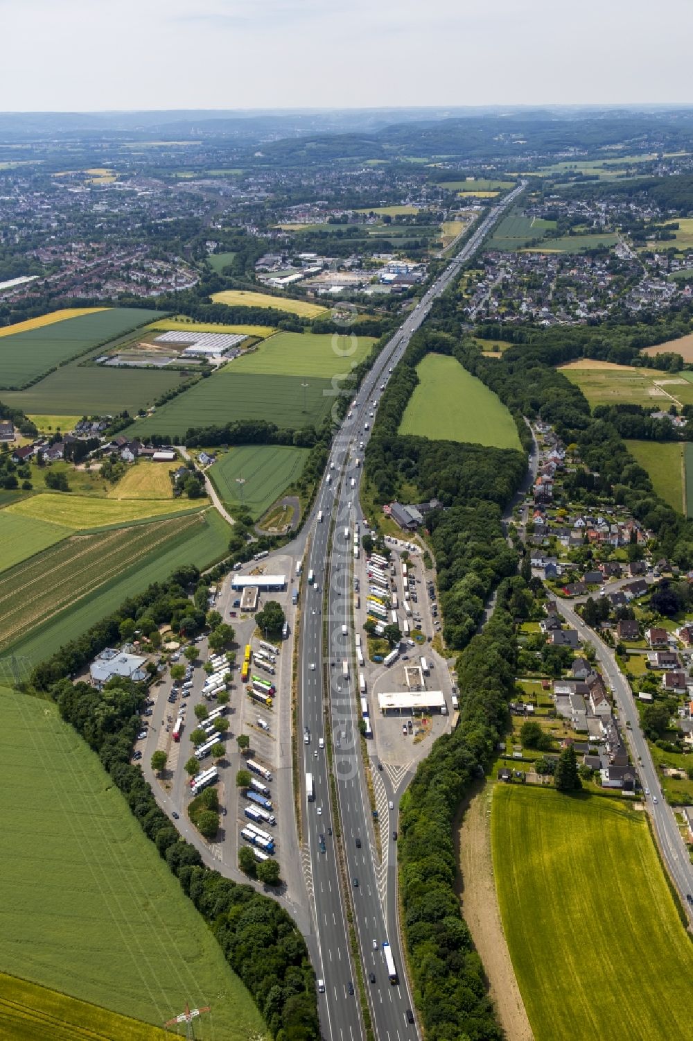 Aerial photograph Holzwickede - Motorway service area on the edge of the course of BAB highway A1 - E37 in Holzwickede in the state North Rhine-Westphalia