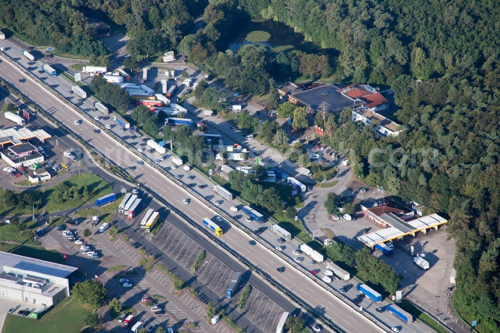 Aerial photograph Forst - Motorway service area on the edge of the course of BAB highway A5 (Serways Hotel Bruchsal West) in Forst in the state Baden-Wuerttemberg, Germany