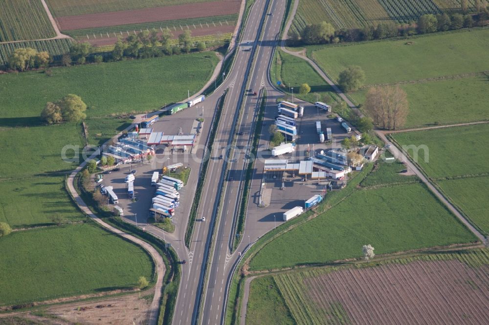 Edesheim from above - Motorway service area on the edge of the course of BAB highway Serways Pfaelzer Weinstrasse the district Eckel in Edesheim in the state Rhineland-Palatinate