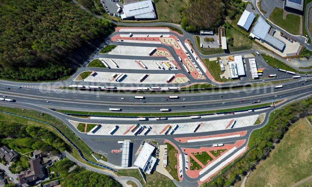 Lüdenscheid from the bird's eye view: Motorway service area Sauerland West on the edge of the course of BAB highway 45 in Luedenscheid in the state North Rhine-Westphalia, Germany