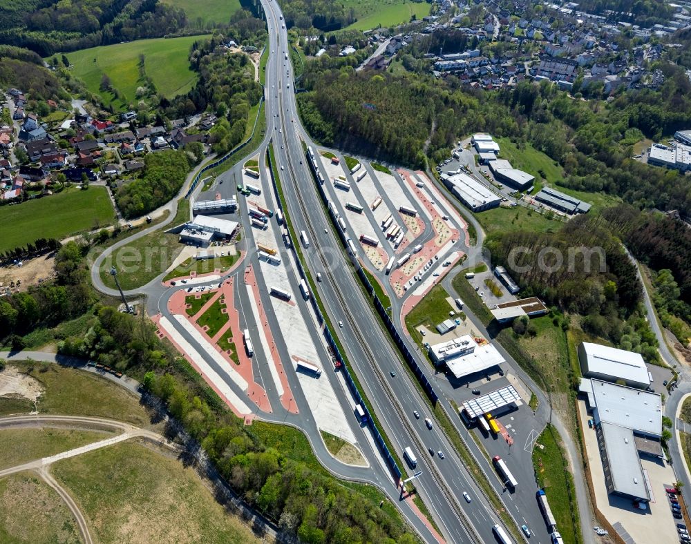 Lüdenscheid from the bird's eye view: Motorway service area Sauerland West on the edge of the course of BAB highway 45 in Luedenscheid in the state North Rhine-Westphalia, Germany