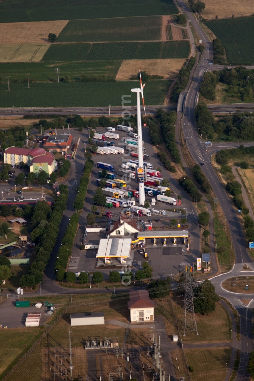 Herbolzheim from above - Motorway service area of Shell Autohof Herbolzheim K.H.Schneider Rasthof GmbH on the edge of the course of BAB highway A5 in Herbolzheim in the state Baden-Wuerttemberg, Germany