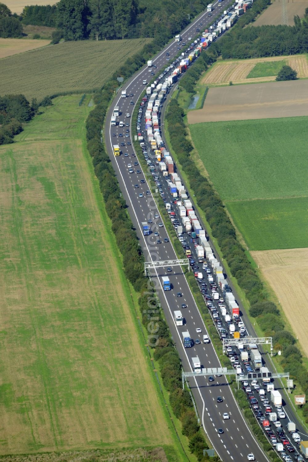 Aerial photograph Bad Nenndorf - Highway congestion along the route of the lanes BAB E30by truck congestion snake in Bad Nenndorf in the state Lower Saxony