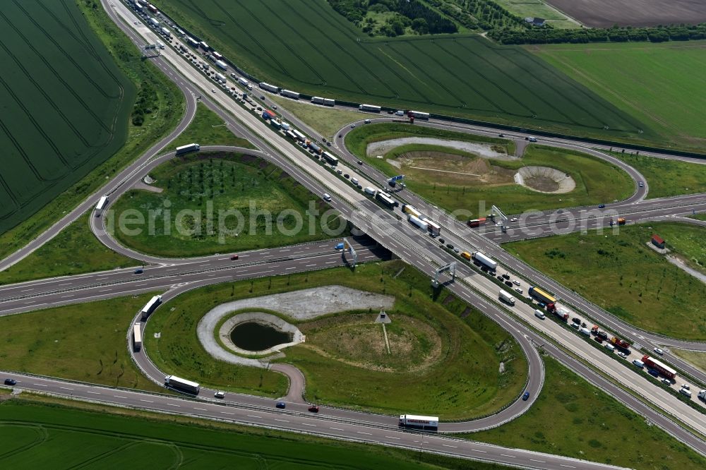 Ilberstedt from the bird's eye view: Highway jam along the route of the lanes A14 at the departure Bernburg in Ilberstedt in the state Saxony-Anhalt