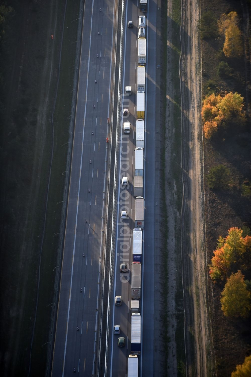 Aerial image Spreenhagen - Highway congestion along the route of the lanes A12 E30 bei laufendem Ausbau und Spurerweiterung in Spreenhagen in the state Brandenburg