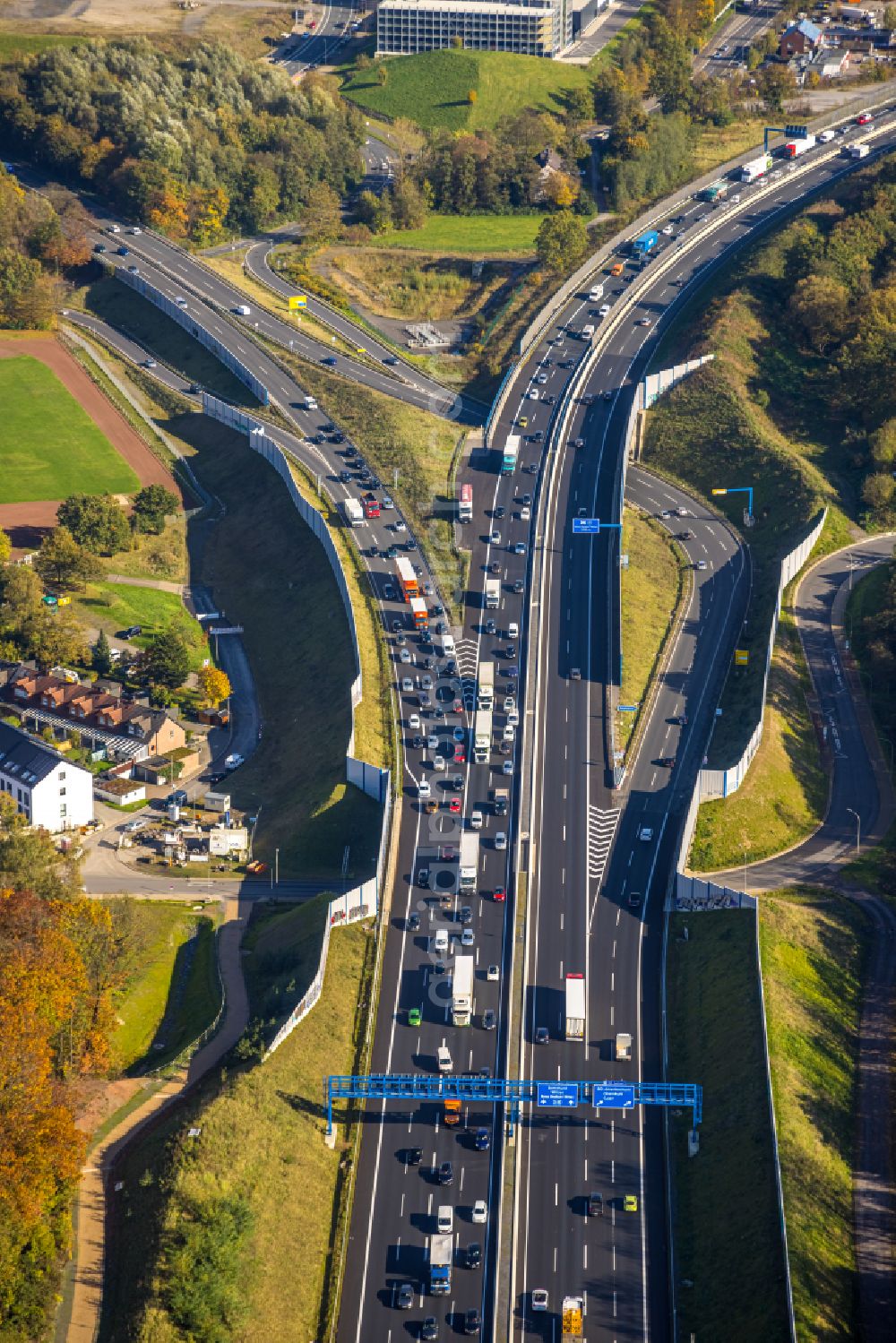 Aerial photograph Bochum - Motorway congestion along the route of the lanes A448 on street Paulinenstrasse in the district Altenbochum in Bochum at Ruhrgebiet in the state North Rhine-Westphalia, Germany