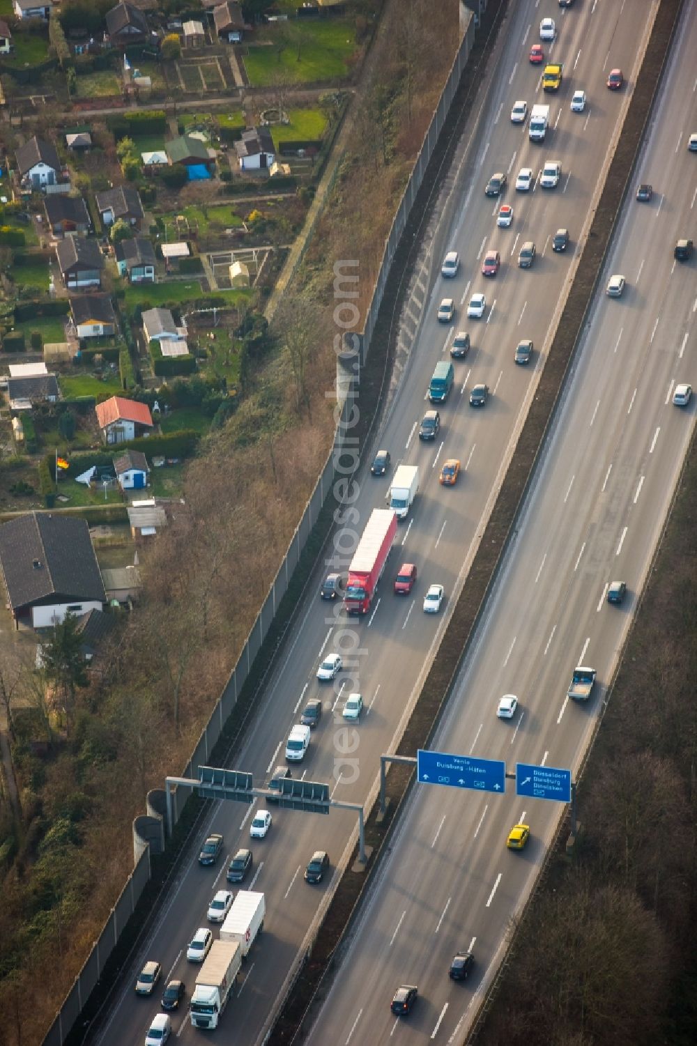 Aerial photograph Duisburg - Highway congestion along the federal motorway A40 in Duisburg in the state of North Rhine-Westphalia