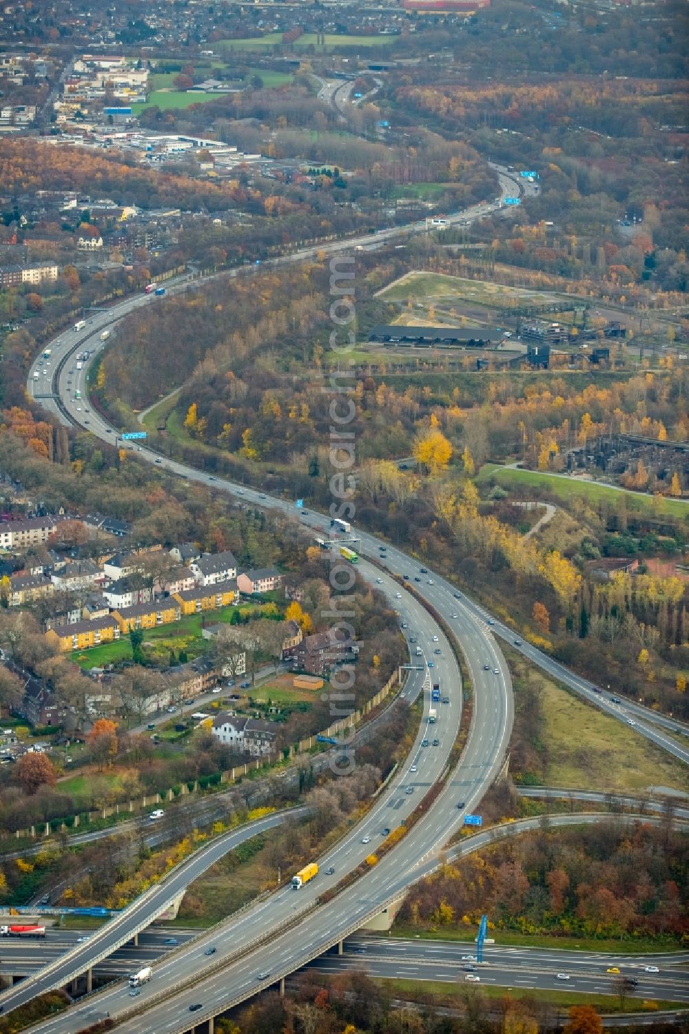 Aerial photograph Duisburg - Highway route 42 in in the district Meiderich-Beeck in Duisburg in the state North Rhine-Westphalia