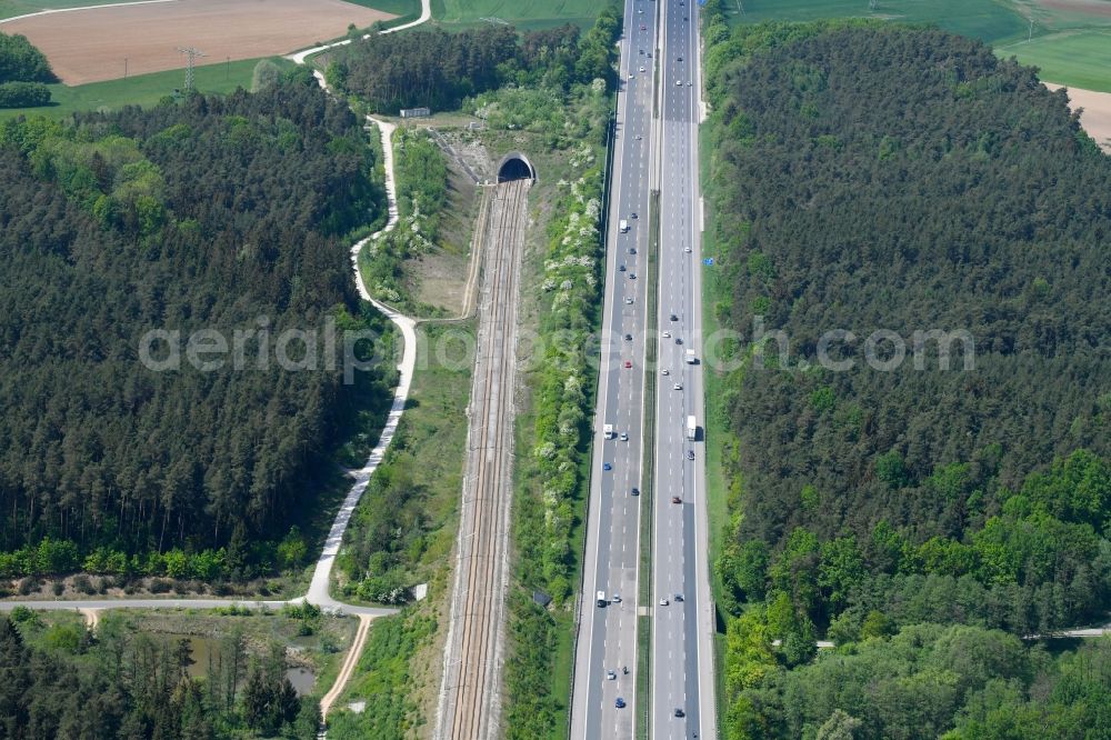 Allersberg from the bird's eye view: Highway route BAB A9 and of Streckenverlauf of Schnellfahrstrecke in in Allersberg in the state Bavaria, Germany