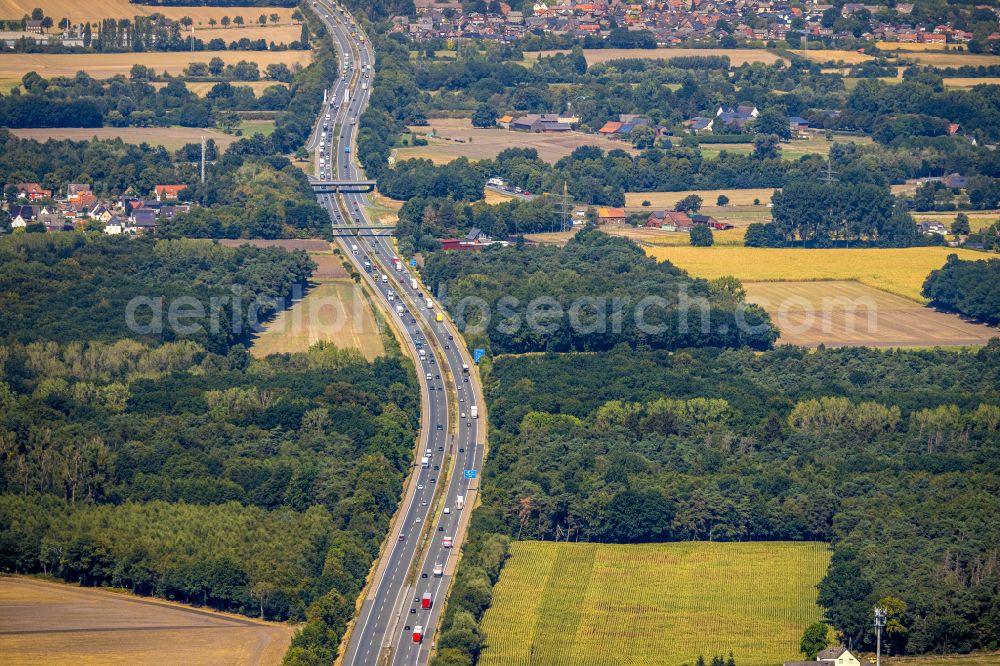 Aerial photograph Bergkamen - Highway route A1 in Bergkamen at Ruhrgebiet in the state North Rhine-Westphalia, Germany