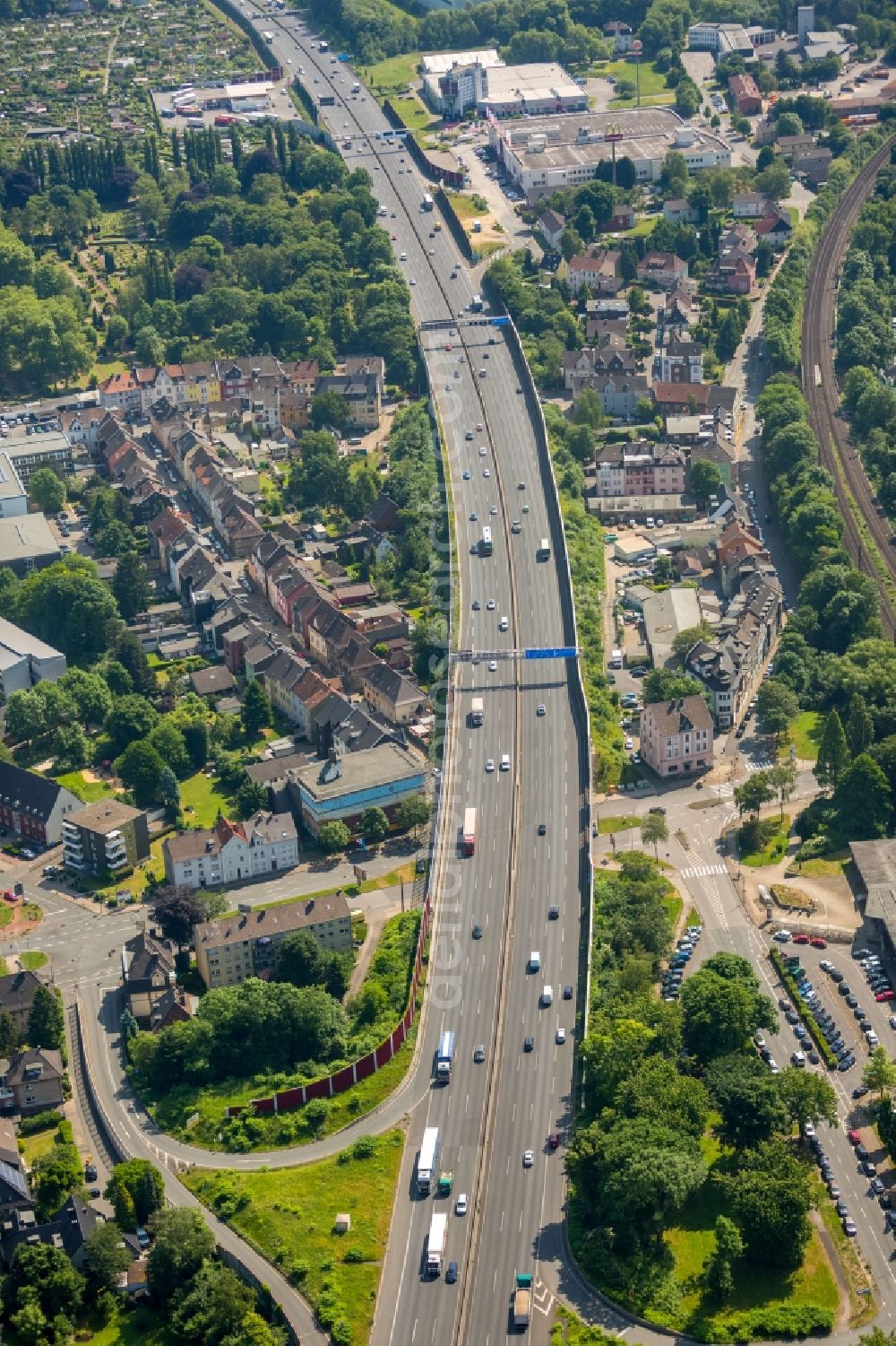 Aerial photograph Bochum - Highway route A40 in in Bochum in the state North Rhine-Westphalia, Germany