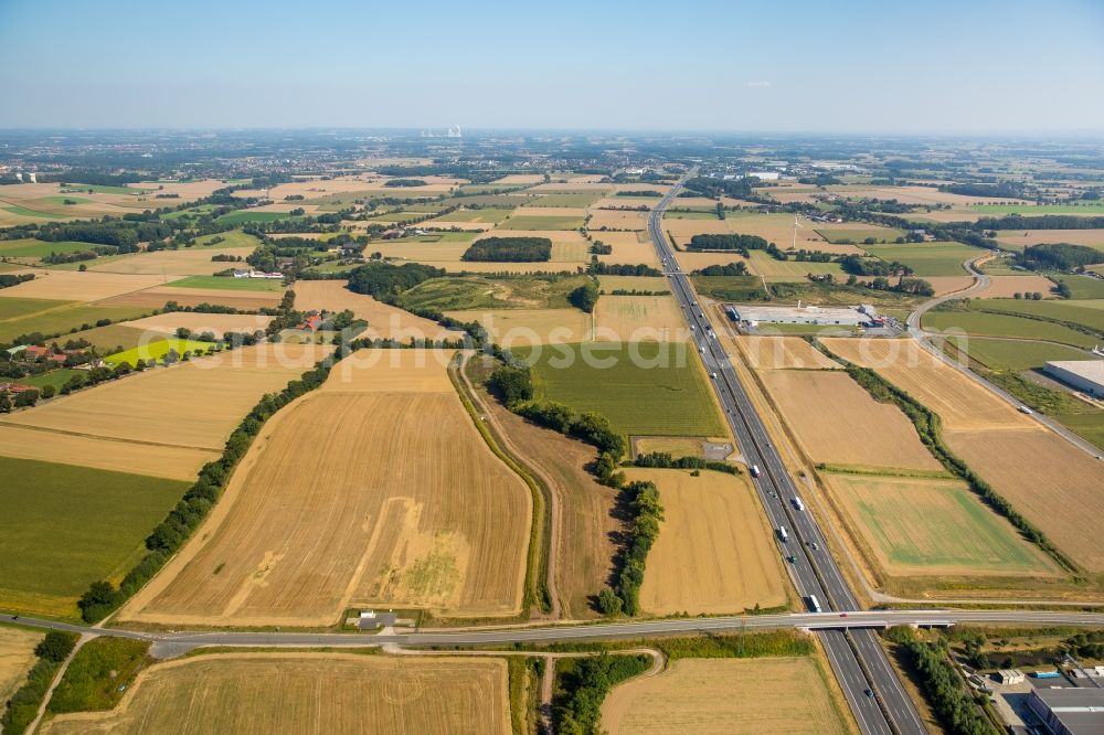 Rhynern from the bird's eye view: Highway route of the A2 through a field- and grasslandscape near Rhynern in the state North Rhine-Westphalia