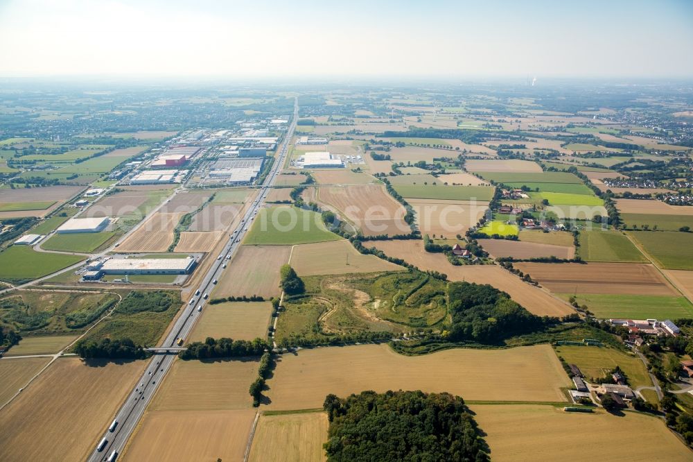 Aerial photograph Rhynern - Highway route of the A2 through a field- and grasslandscape near Rhynern in the state North Rhine-Westphalia