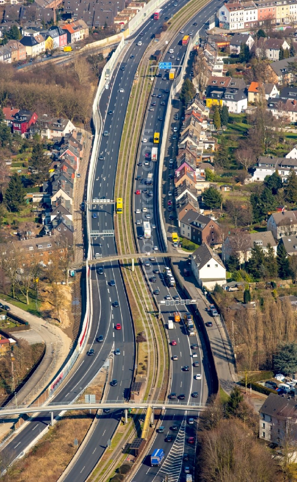 Aerial photograph Essen - Course of the federal motorway A52 in Essen in the state of North Rhine-Westphalia