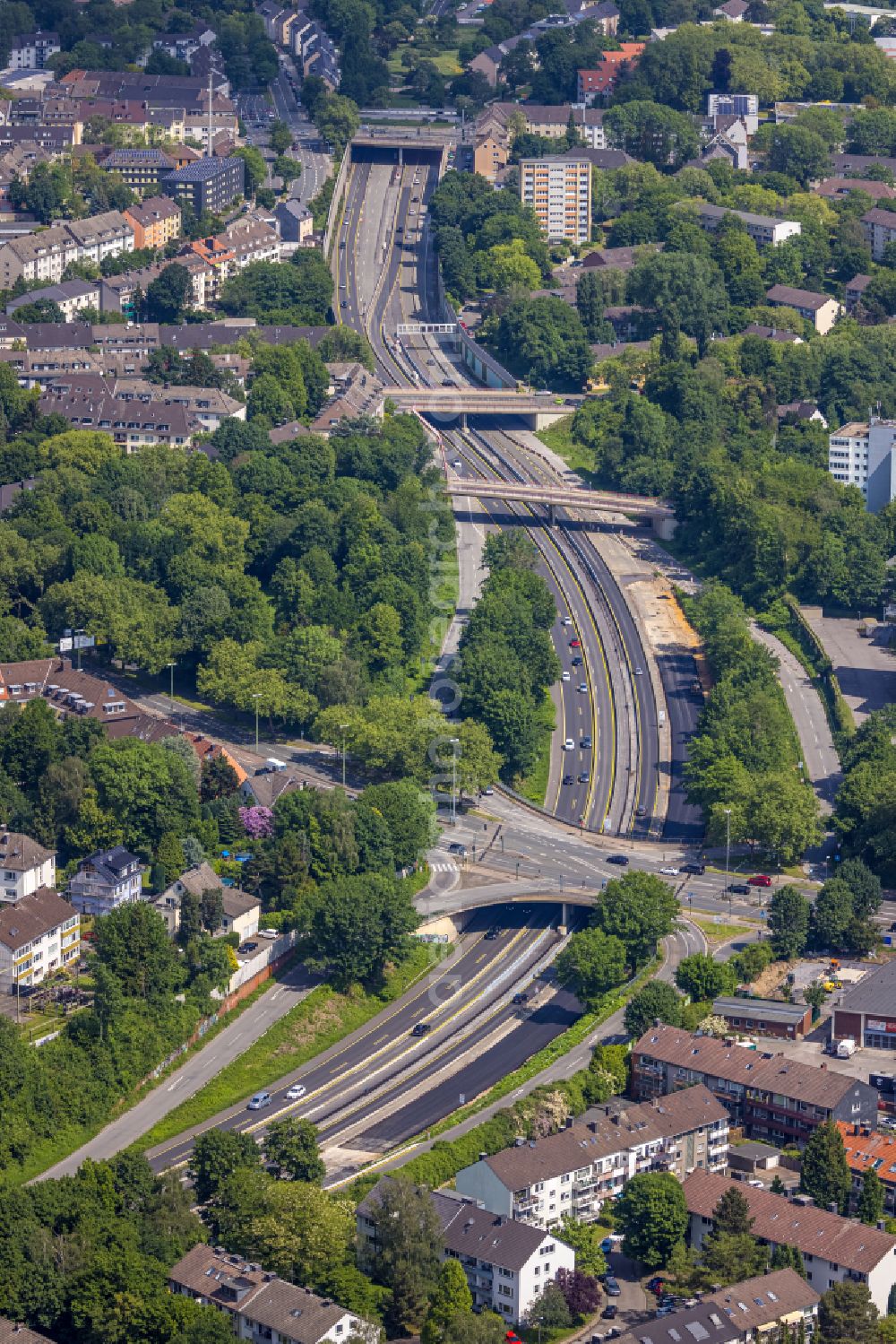 Aerial image Essen - Highway route A 52 in in the district Bergerhausen in Essen at Ruhrgebiet in the state North Rhine-Westphalia, Germany