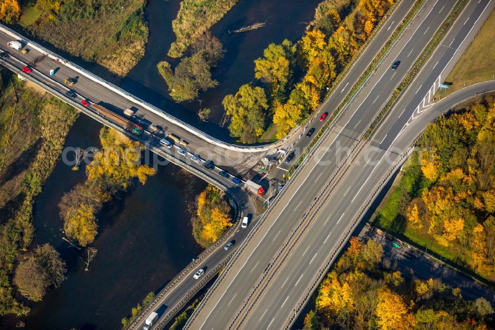 Aerial photograph Arnsberg - Highway route B7 with the driveway to Neheim in Arnsberg in the state North Rhine-Westphalia