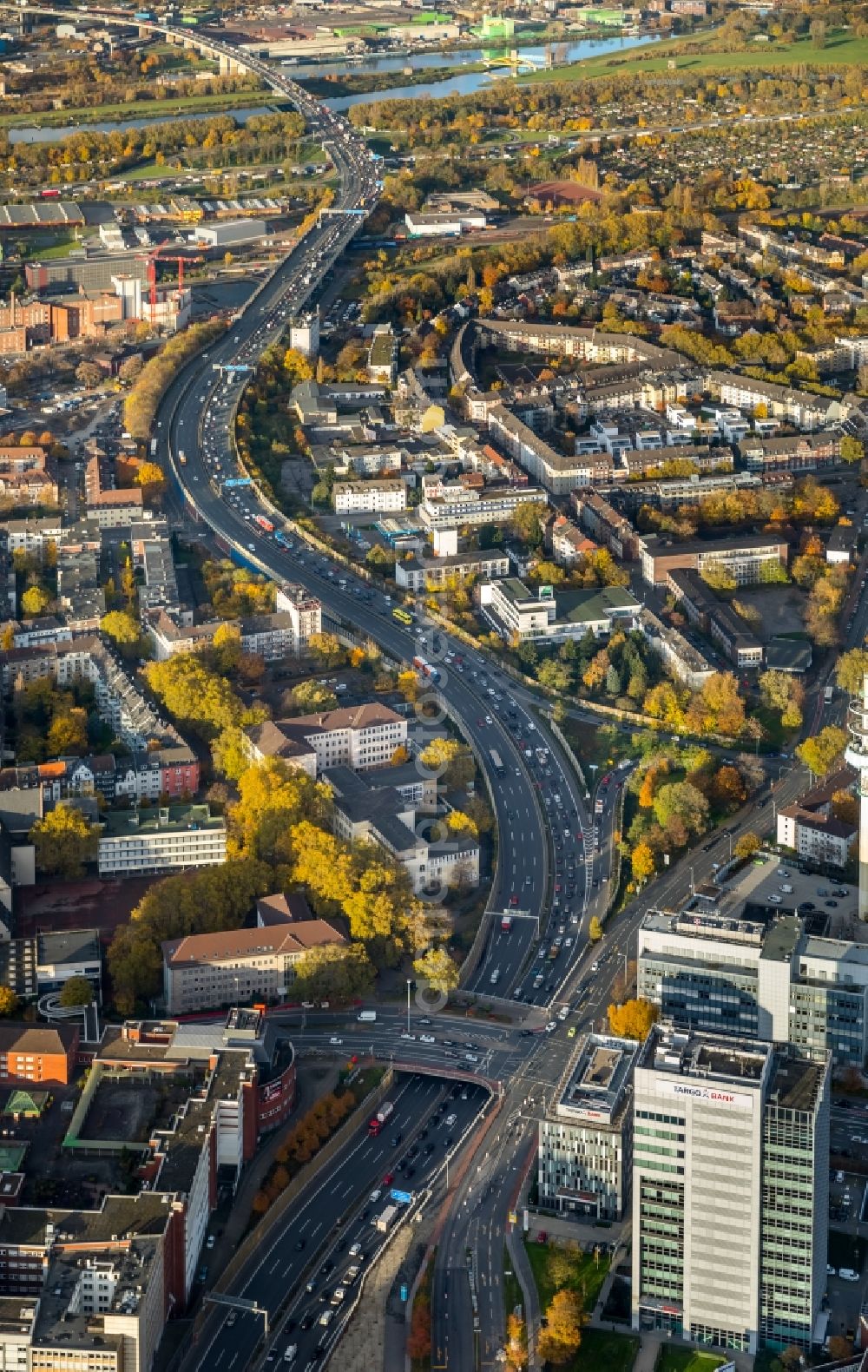 Aerial photograph Duisburg - Highway route A59 in in the district Zentrum in Duisburg in the state North Rhine-Westphalia, Germany