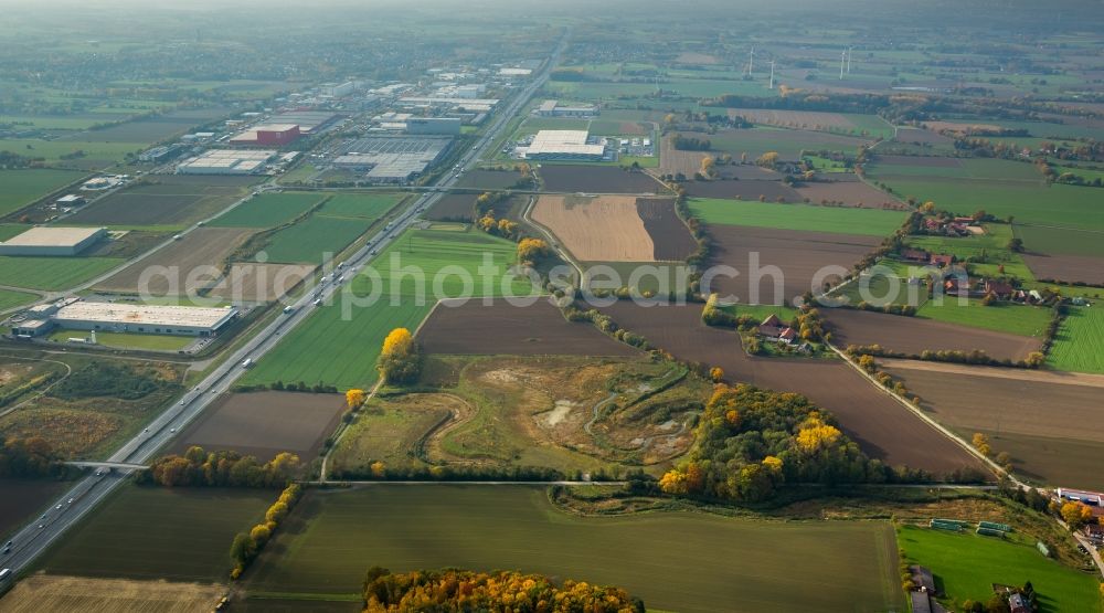 Hamm from the bird's eye view: Federal motorway and surrounding area of the A2 in the West of the Rhynern part of Hamm in the state of North Rhine-Westphalia