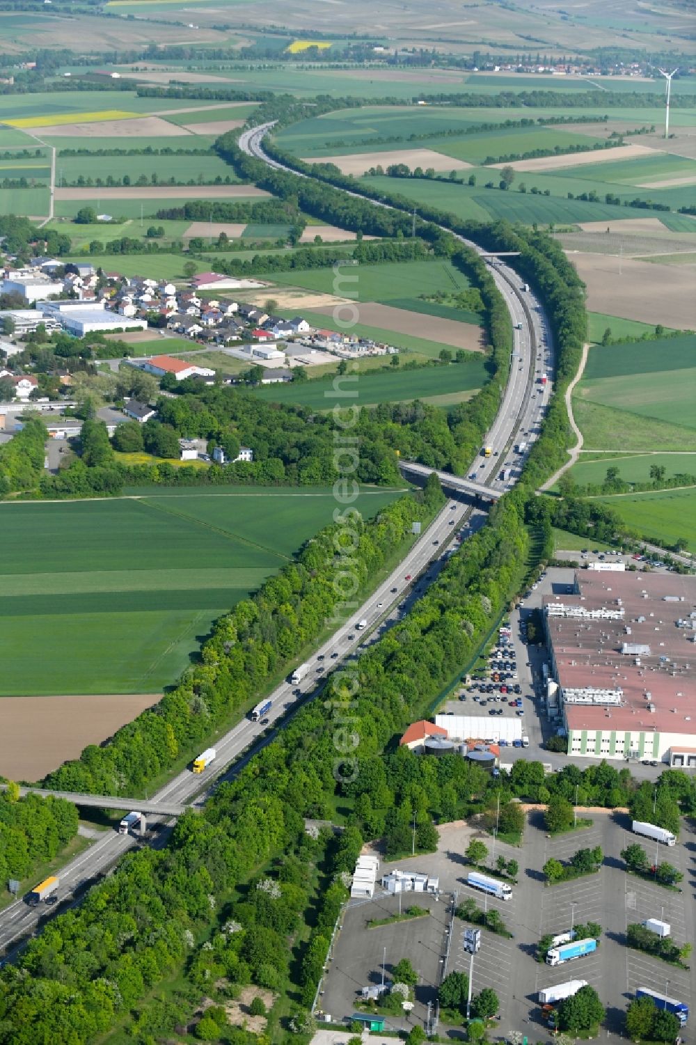 Gau-Bickelheim from above - Lanes of the motorway- route and course of the A61 in Gau-Bickelheim in the state Rhineland-Palatinate, Germany