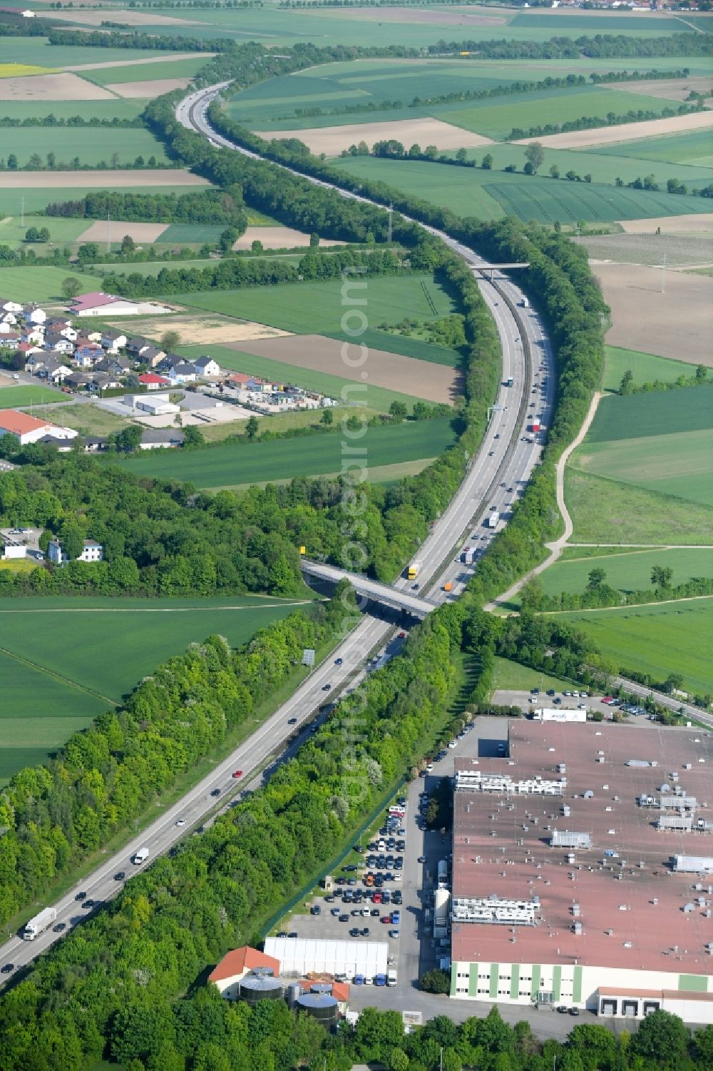 Gau-Bickelheim from the bird's eye view: Lanes of the motorway- route and course of the A61 in Gau-Bickelheim in the state Rhineland-Palatinate, Germany