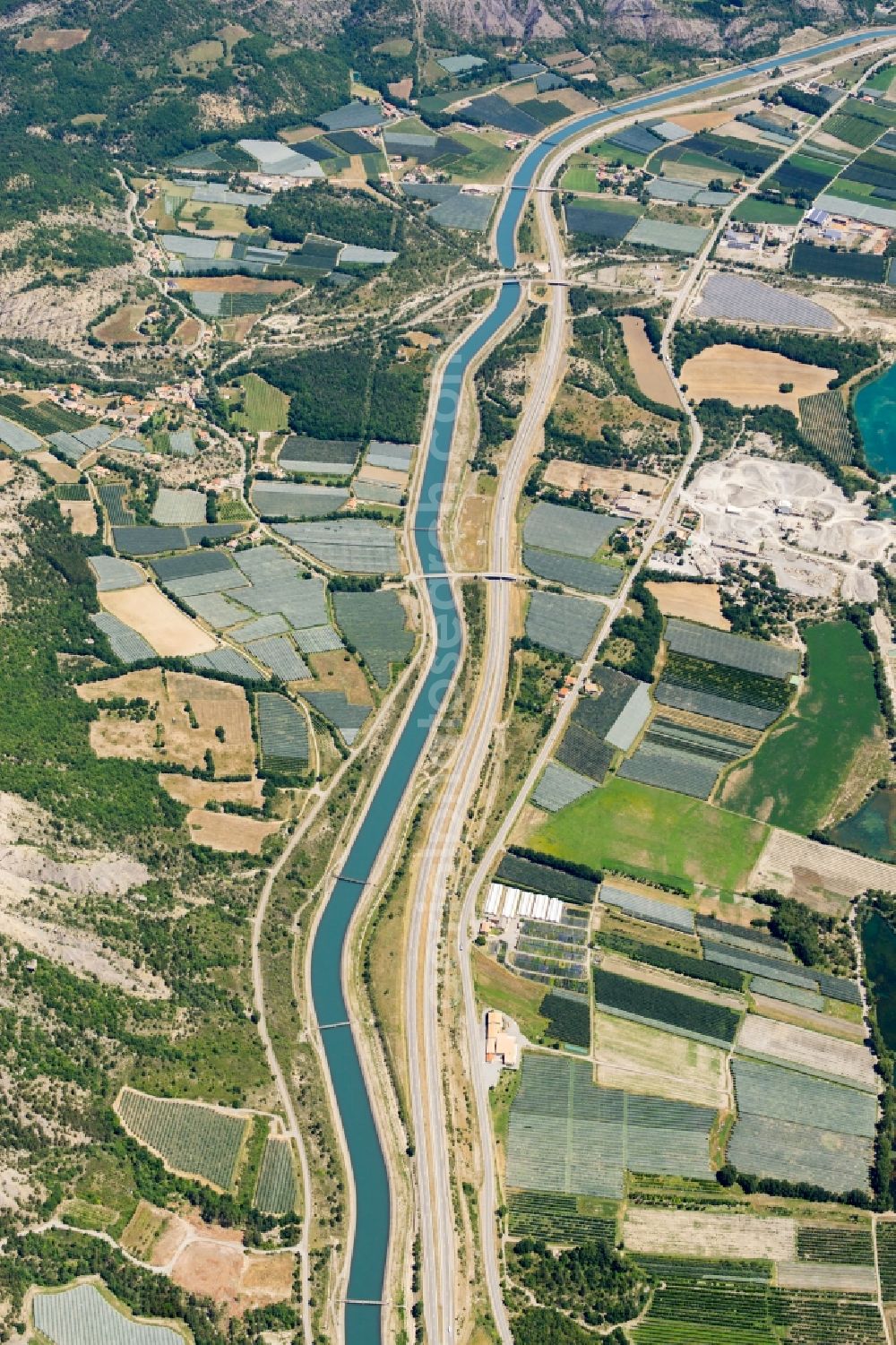 Vitrolles from the bird's eye view: Lanes of the motorway- route and course of the A51 in Vitrolles in Provence-Alpes-Cote d'Azur, France