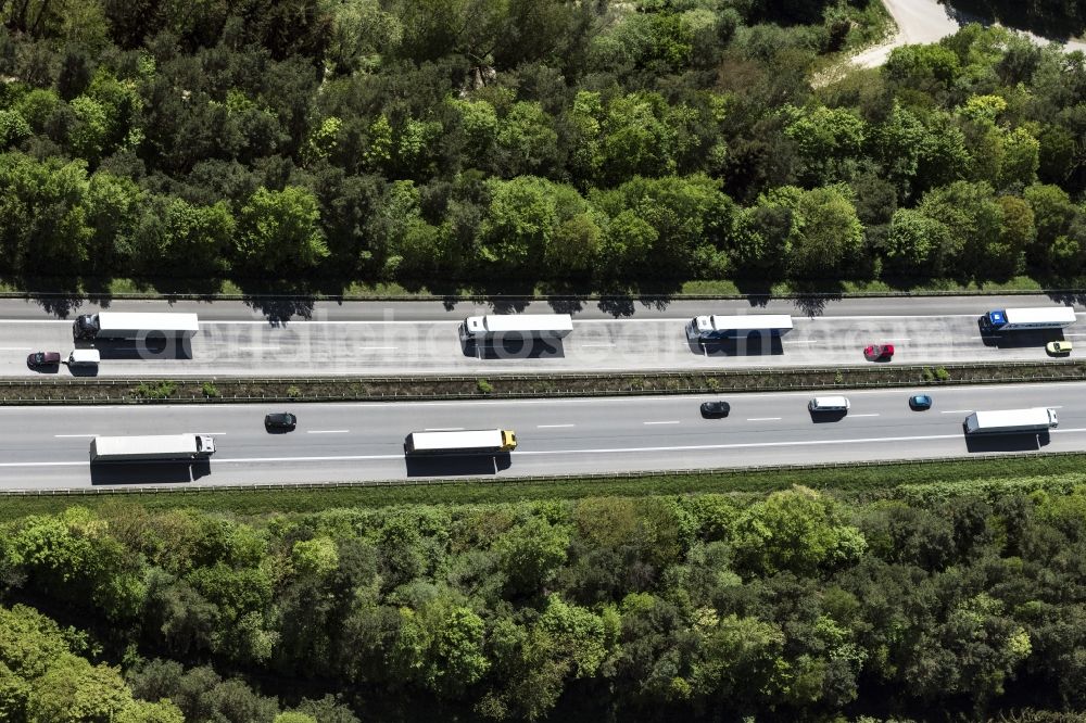 Rheinböllen from the bird's eye view: Lanes of the motorway- route and course of the A61 in Rheinboellen in the state Rhineland-Palatinate, Germany