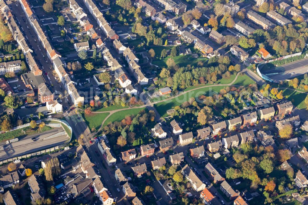 Aerial image Gelsenkirchen - Route and lanes along the motorway tunnel structure of the BAB A2 with parking area in Gelsenkirchen in the federal state of North Rhine-Westphalia, Germany