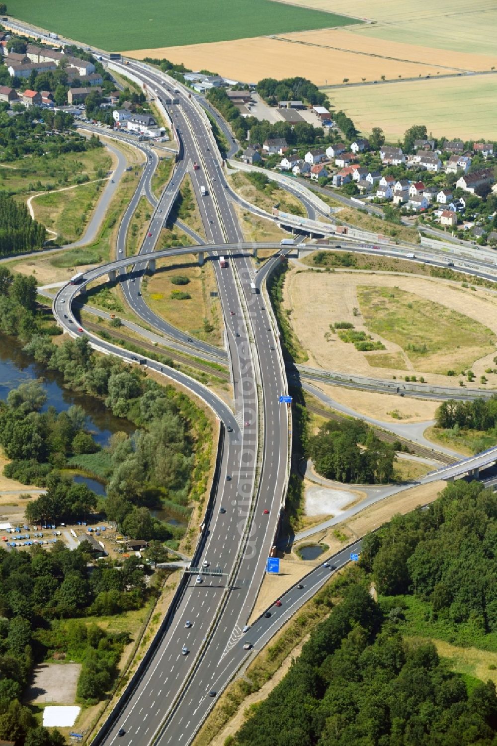 Aerial photograph Braunschweig - Routing and traffic lanes during the highway exit and access the motorway A 39 in Brunswick in the state Lower Saxony, Germany