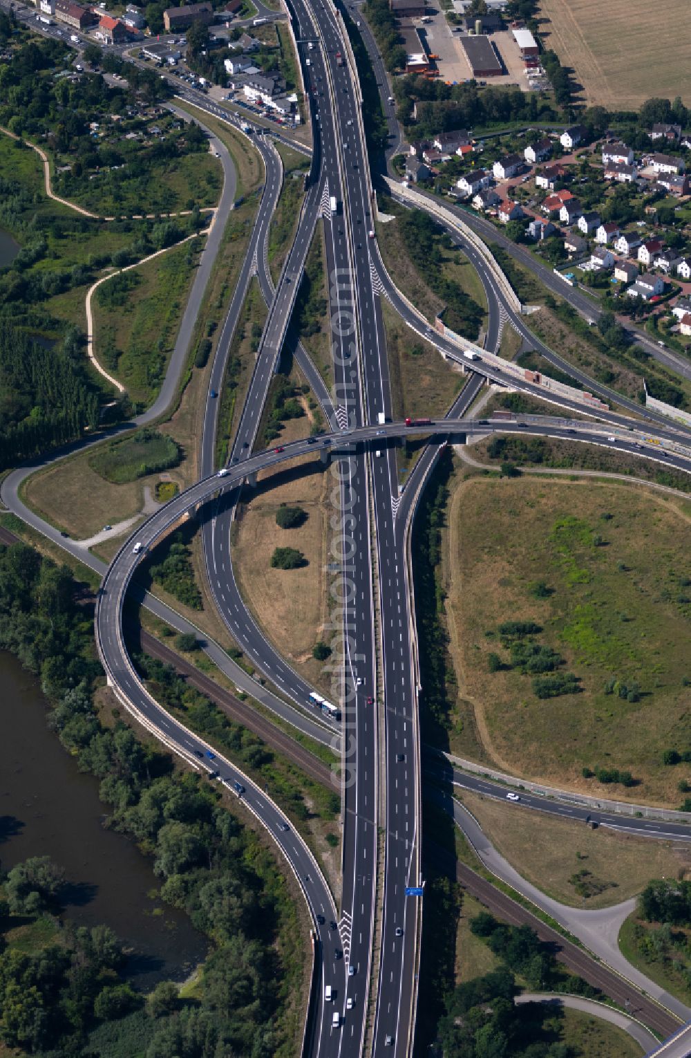 Braunschweig from above - Routing and traffic lanes during the highway exit and access the motorway A 39 in Brunswick in the state Lower Saxony, Germany