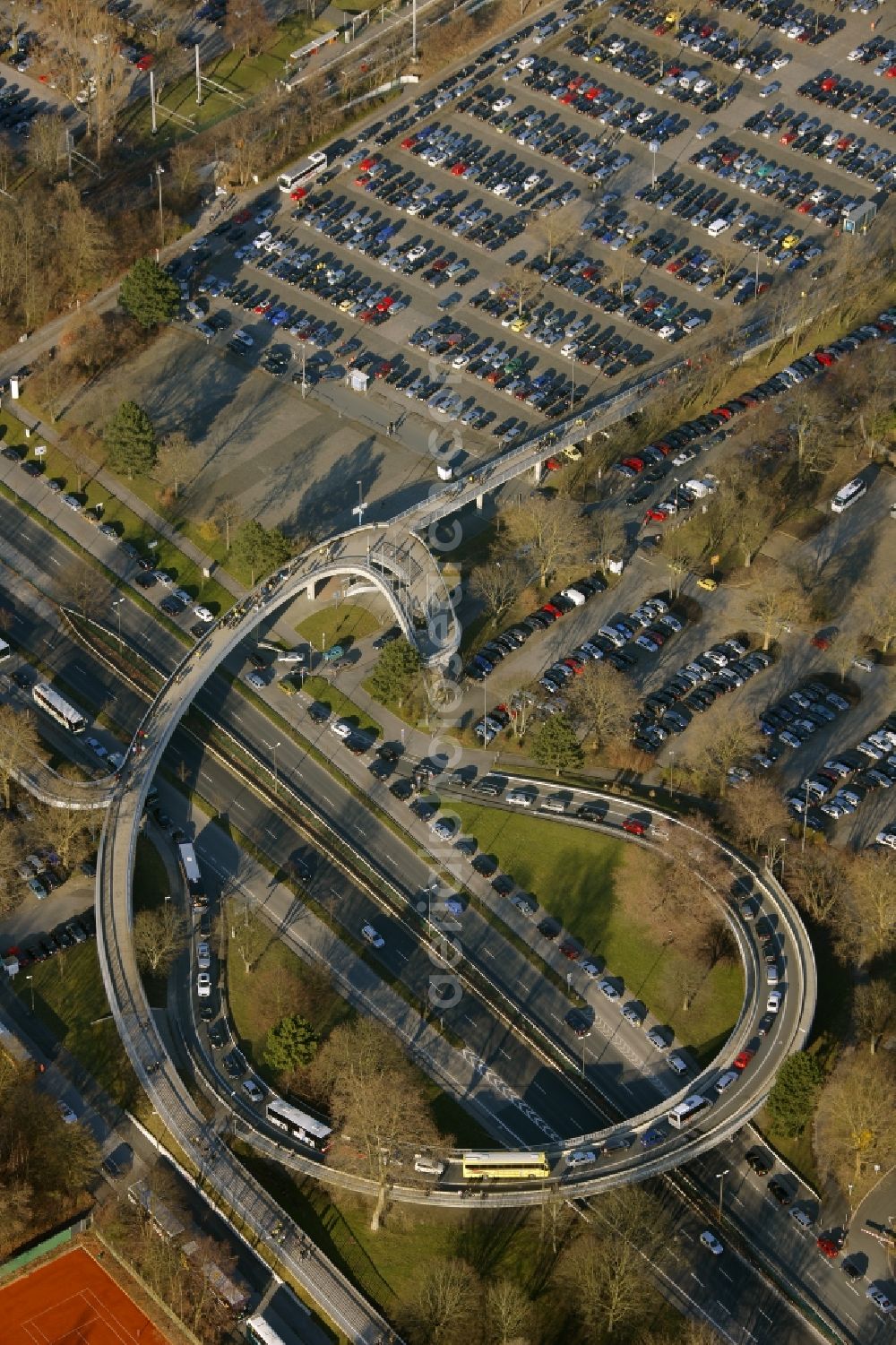 Aerial image Dortmund - Motorway at the BAB B1 along the Wittekindstrasse in Dortmund in North Rhine-Westphalia