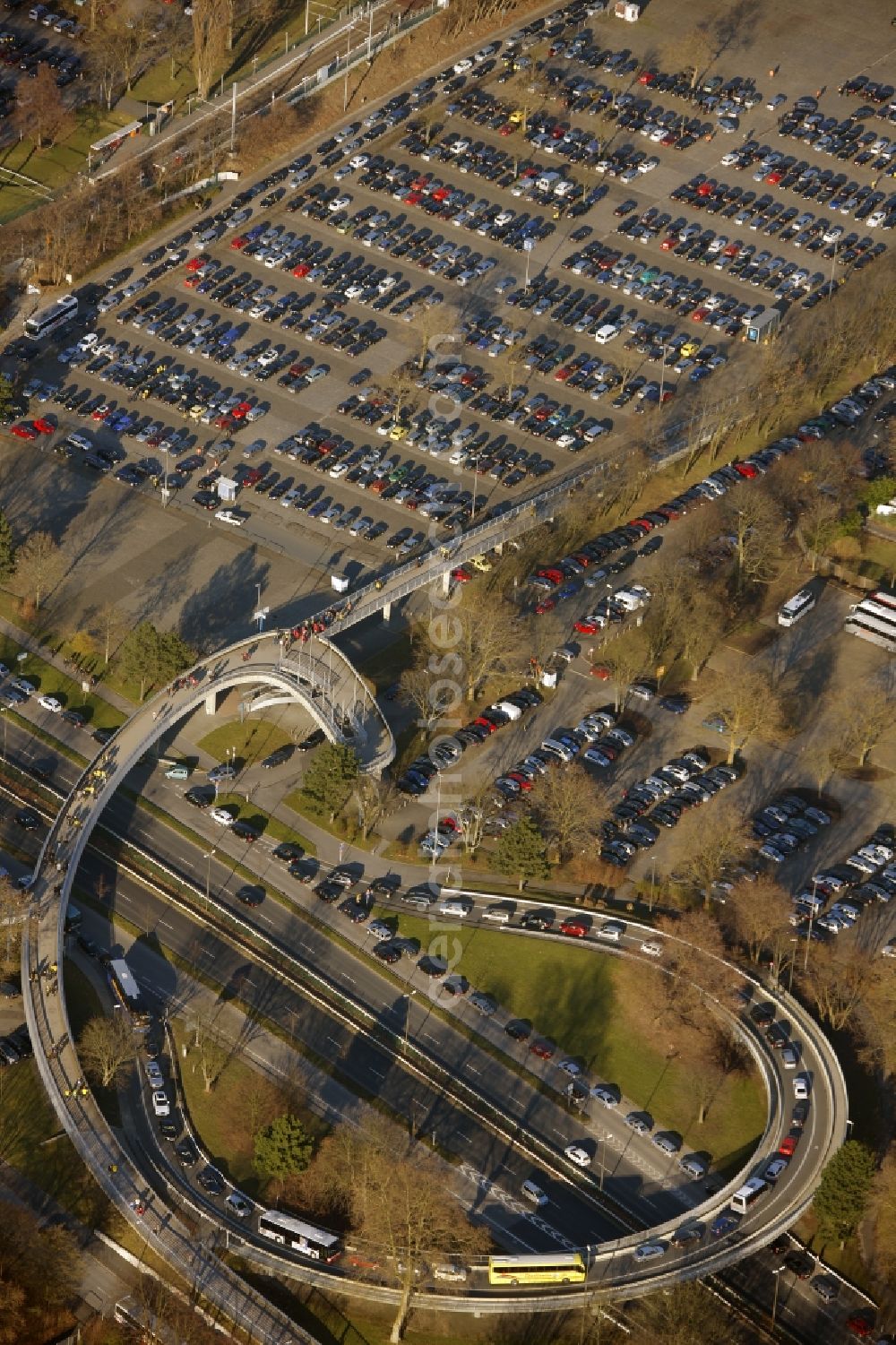 Dortmund from the bird's eye view: Motorway at the BAB B1 along the Wittekindstrasse in Dortmund in North Rhine-Westphalia