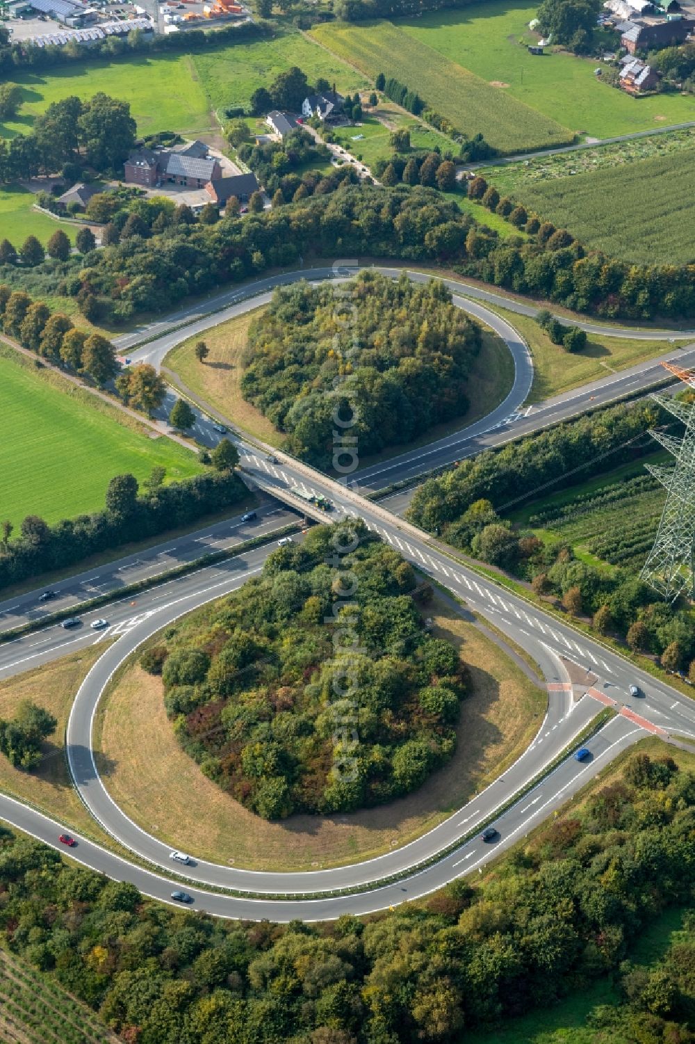 Aerial image Bottrop - Motorway BAB A31 at Kirchhellen in Bottrop in North Rhine-Westphalia