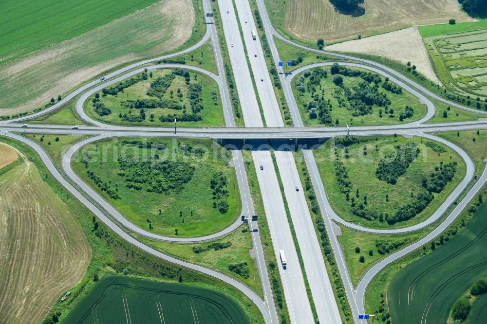 Gera from the bird's eye view: Routing and traffic lanes during the highway exit and access the motorway A 4 in Gera in the state Thuringia, Germany