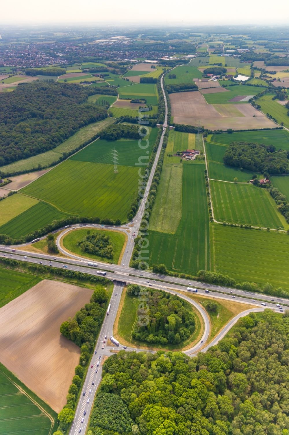 Aerial photograph Werne - Routing and traffic lanes during the highway exit and access the motorway A 1 - Nordlippestrasse in Werne in the state North Rhine-Westphalia, Germany