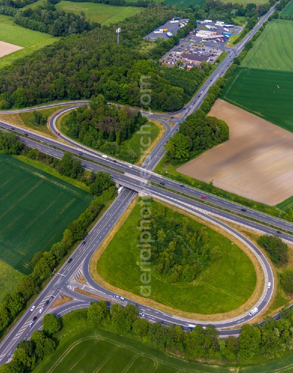 Aerial image Werne - Routing and traffic lanes during the highway exit and access the motorway A 1 - Nordlippestrasse in Werne in the state North Rhine-Westphalia, Germany