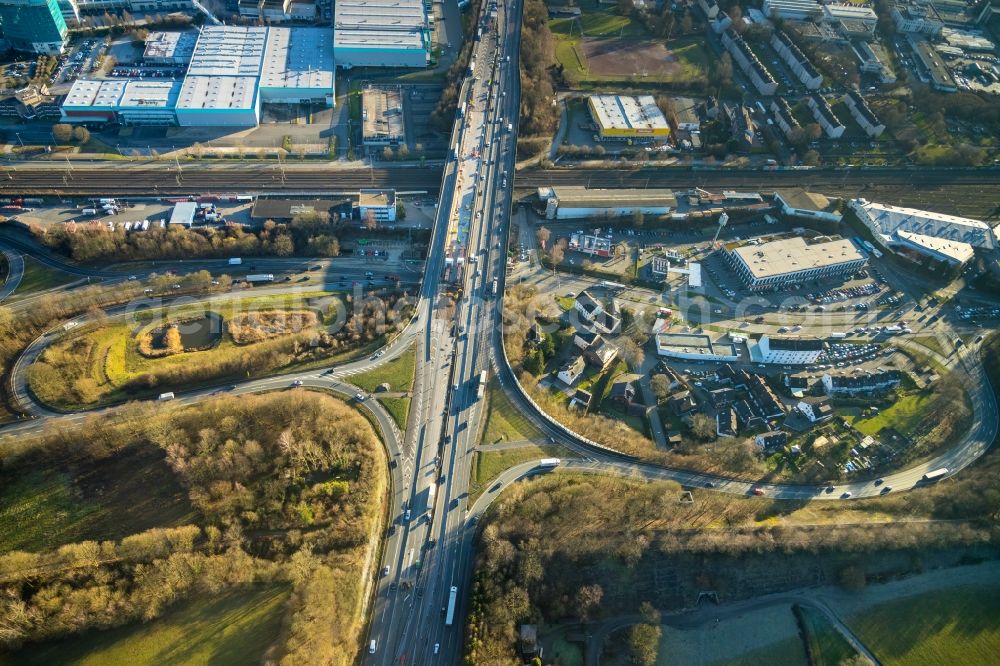 Aerial image Schwelm - Route and lanes in the course of the Autobahn exit and Autobahn driveway of the BAB1 with Autobahn bridge in the district of Jesinghausen in Schwelm in the state of North Rhine-Westphalia, Germany