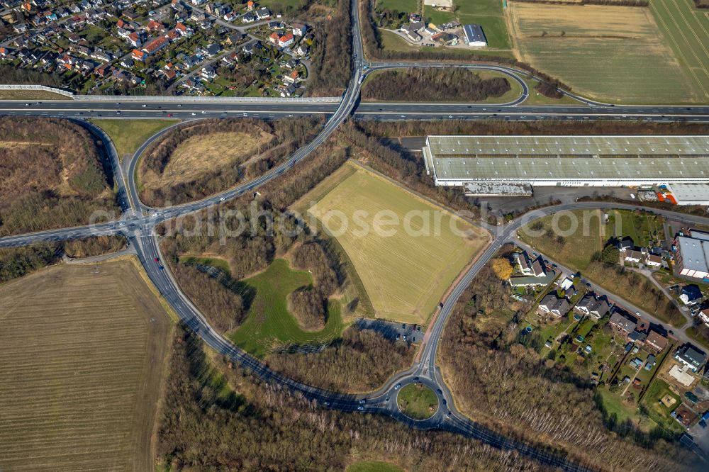 Bönen from the bird's eye view: Routing and traffic lanes during the highway exit and access the motorway A 2 in the district Nordboegge in Boenen in the state North Rhine-Westphalia, Germany