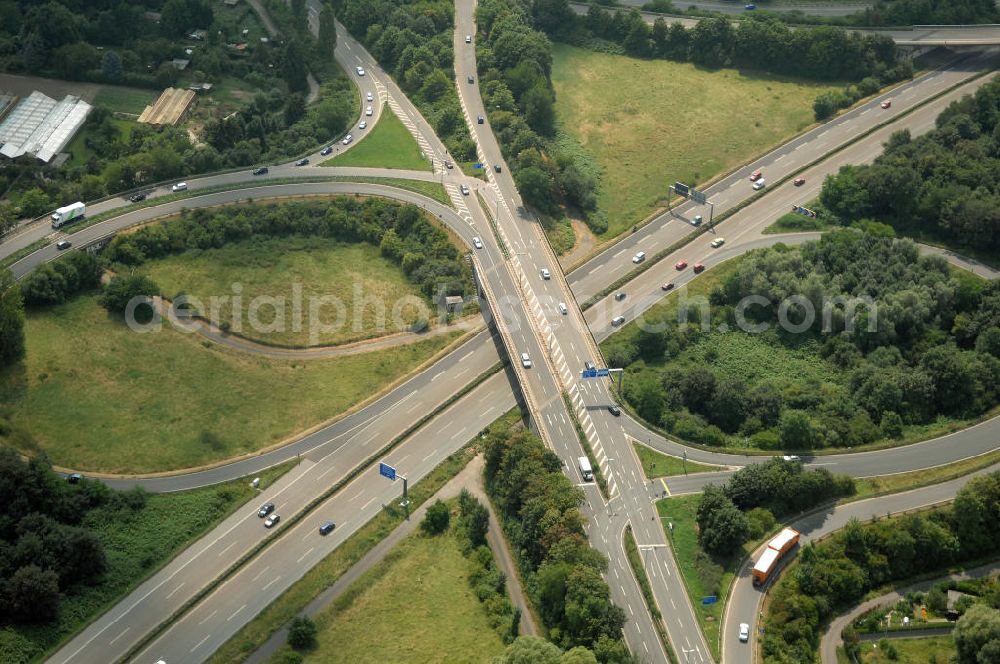 Aerial photograph Frankfurt - Blick auf die Autobahnabfahrt Frankfurt Eckenheim im Zufahrtsbereich der Jean-Monnet-Straße an der A661 / E 661.