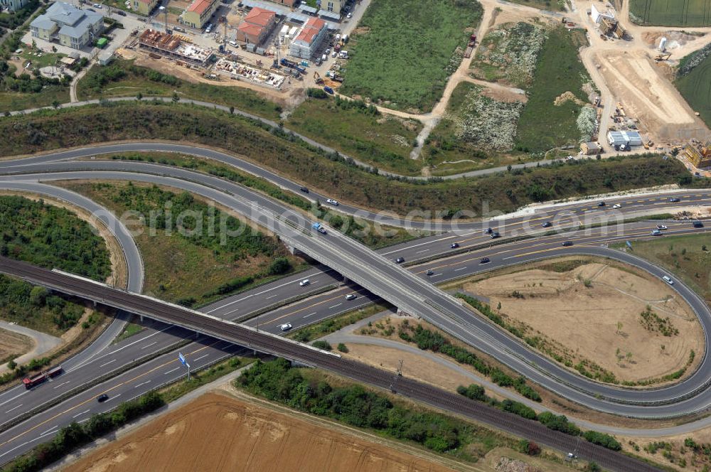 Frankfurt am Main from the bird's eye view: Blick auf die Autobahnabfahrt an der E661 / A 661 Frankfurt Heddernheim im Zufahrtsbereich der Marie-Curie-Straße.