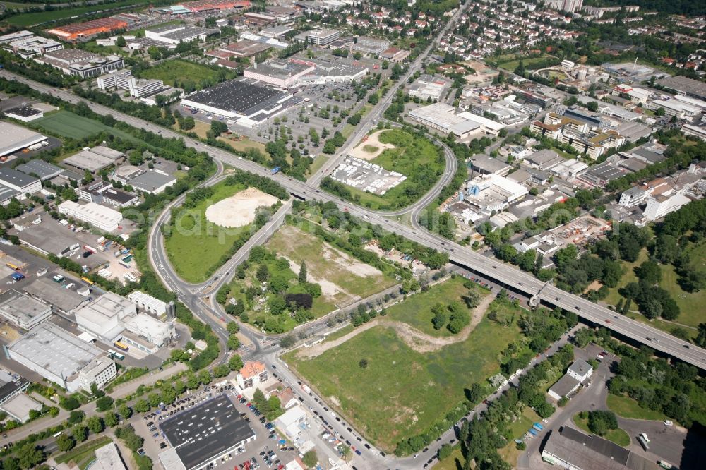 Wiesbaden Schierstein Biebrich from above - Junction with branching in the Aeppelallee. The course of the federal highwayBAB 643 runs along the industrial and commercial areas of the city parts Schierstein and Biebrich Wiesbaden in Hesse