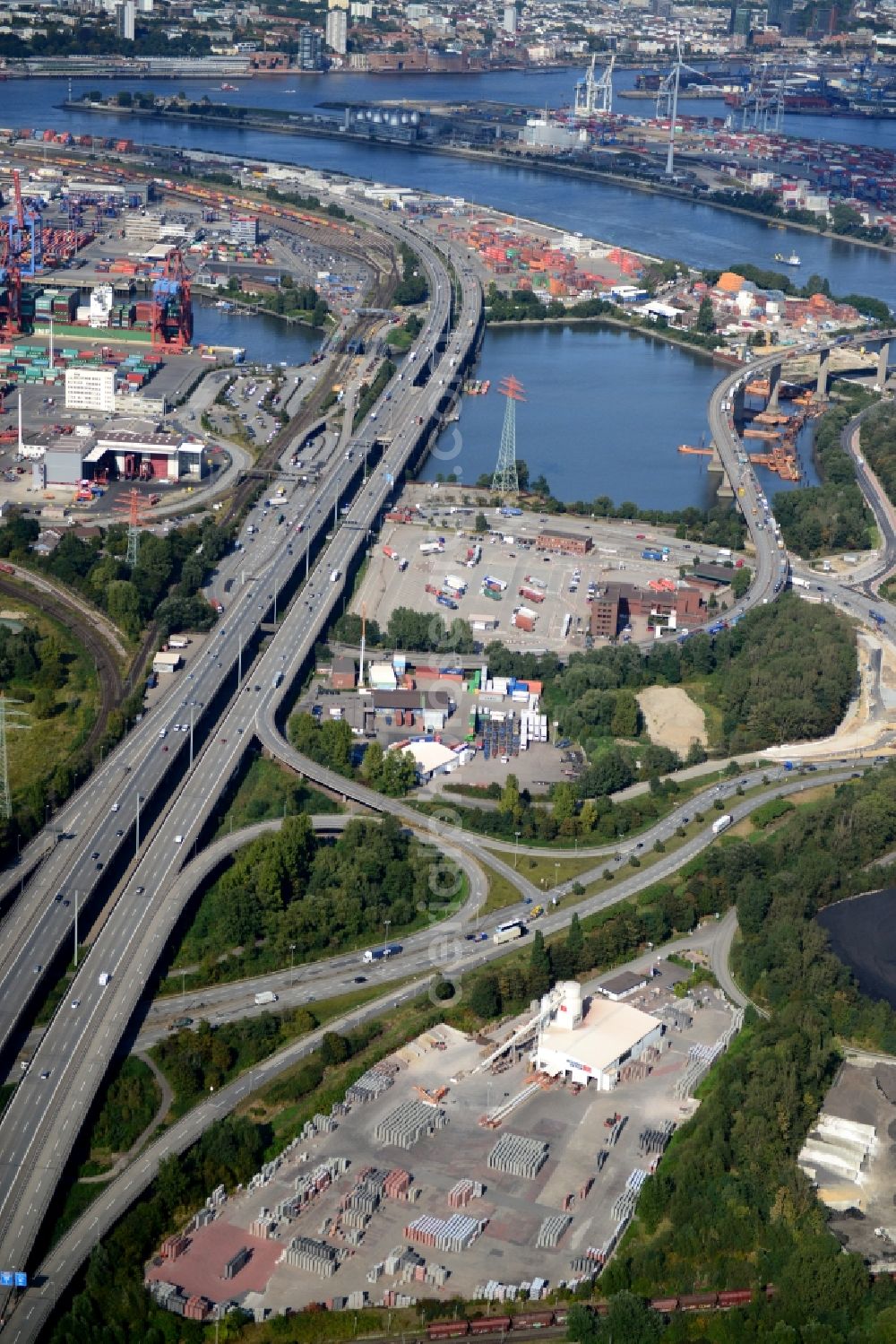 Hamburg from the bird's eye view: Motorway exit slip road A7 HH-Waltershof, the course of curve on the Finkenwerder road and Waltershof customs office in Hamburg-Mitte. A project of the Hamburg Port Authority HPA