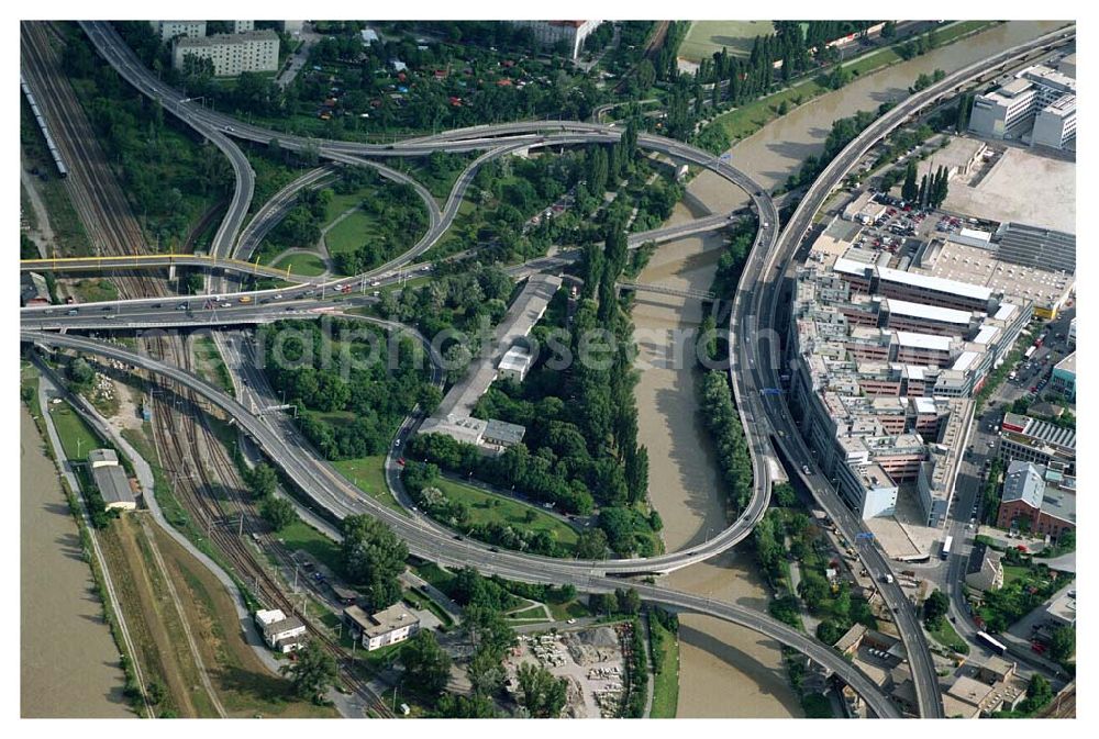 Wien (Österreich) from the bird's eye view: Blick auf die geschwungene Autobahnauffahrt zur Nordbrücke auf dem Westufer der Donau in Wien. Das längliche Gebäude im Zentrum der Auffahrt ist die Schiffsbautechnische Versuchsanstalt. Adresse: Schiffbautechnische Versuchsanstalt G.m.b.H. 1200 Wien Tel.: +43 1 3303732-0 E-Mail: sva@sva.at