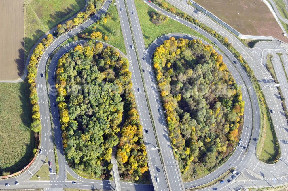 Mannheim from the bird's eye view: Blick auf eine Auffahrt der Bundesautobahn 38a am Stadtrand von Mannheim. View to an motorway access of line 38a at the periphery of Mannheim.